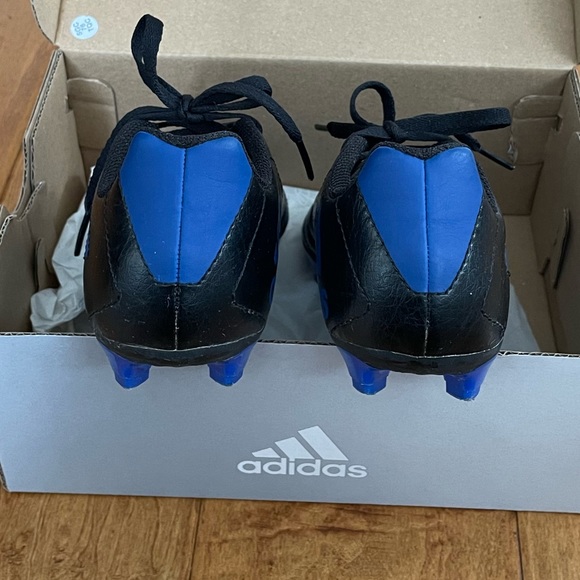 Adidas Youth Soccer cleats - Picture 6 of 8